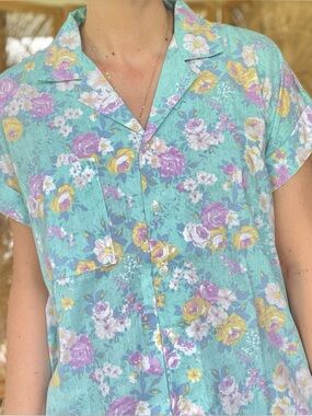 Vintage Cabin Creek Pastel Spring Flowers Short Sleeve Button Down Blouse Shirt